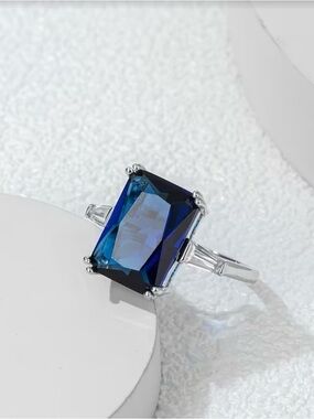 💙 NEW Blue Crystal Emerald-Cut Silver Ring with Baguette Accents 💙
